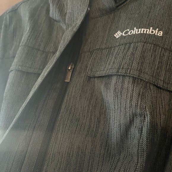Columbia women’s jacket/ Medium - perfect for rainy days. - Picture 6 of 7